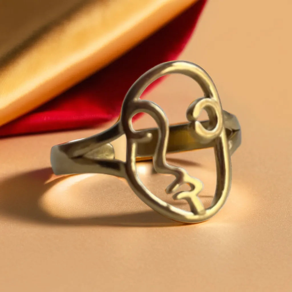 Silhouette d’Art Ring – 18K Gold Adjustable Face Ring
A face-inspired ring in 18K gold plating. Elegant, artistic, and adjustable—crafted for those who adore French-inspired minimalism and timeless design.
18K gold minimalist face ring for women
Adjustable gold ring with abstract artistic design
Parisian-inspired silhouette ring in gold plating