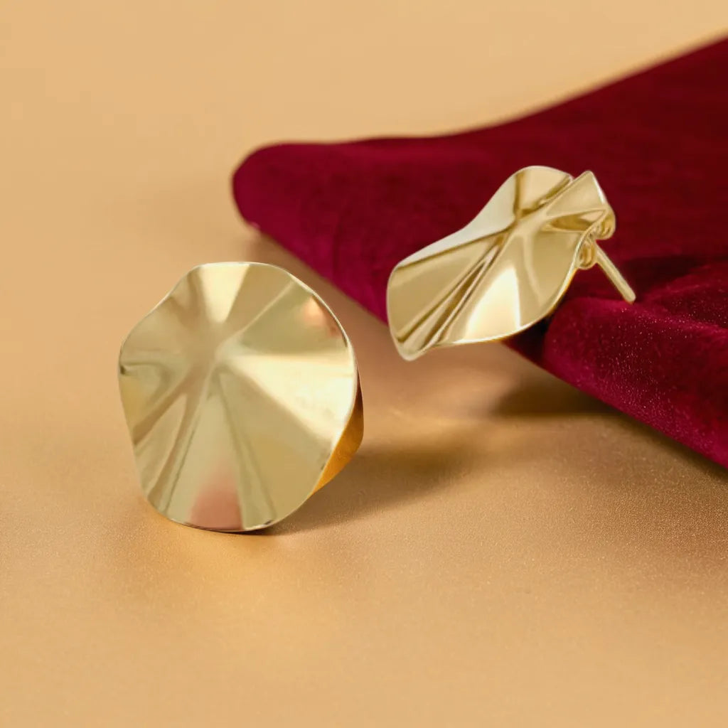 Éclat Solaire – Gold Earrings for Women | Radiance Noire
Add a golden glow with Éclat Solaire—boho-chic gold earrings for women. Lightweight, radiant, and timeless. Shop now and shine your light.
Round gold earrings for women (22x22mm) displayed on soft fabric
Boho-inspired gold earrings with delicate circular design and push-back closure
Model wearing Éclat Solaire gold earrings with sunlit hair and natural makeup