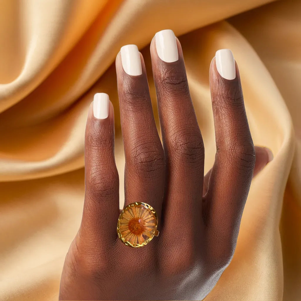 “Bague Fleur d’Orange Pressée – women’s gold plated ring with real flower, front view”
“Gold plated ring for women with orange pressed flower – side profile”
“Adjustable 18k gold plated flower ring – flat lay on neutral background”
“Unique women’s gold ring with orange pressed flower – lifestyle hand shot”