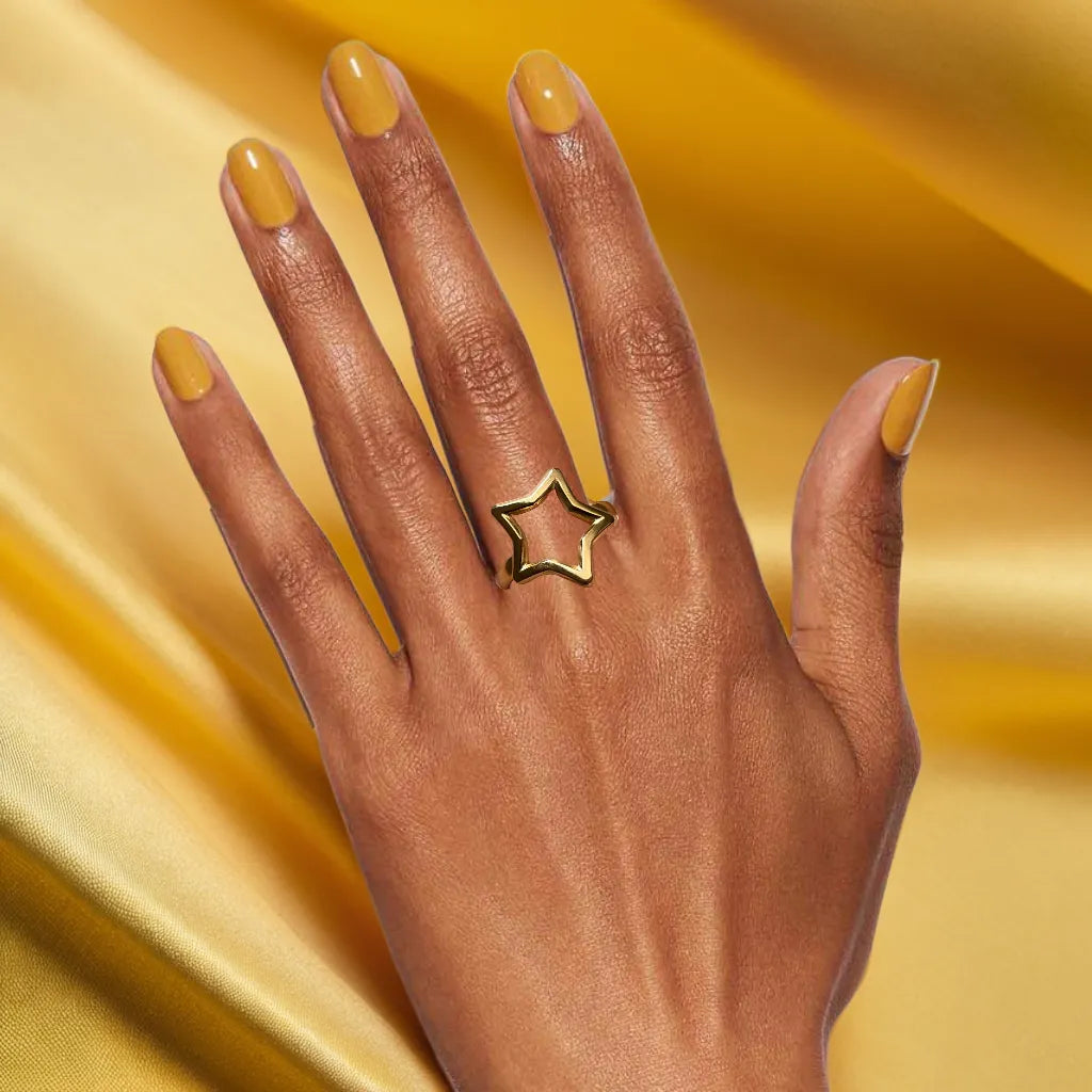 adjustable gold star ring for woman
woman gold ring with star design
18k gold plated star ring close up
minimalist celestial gold ring for women
