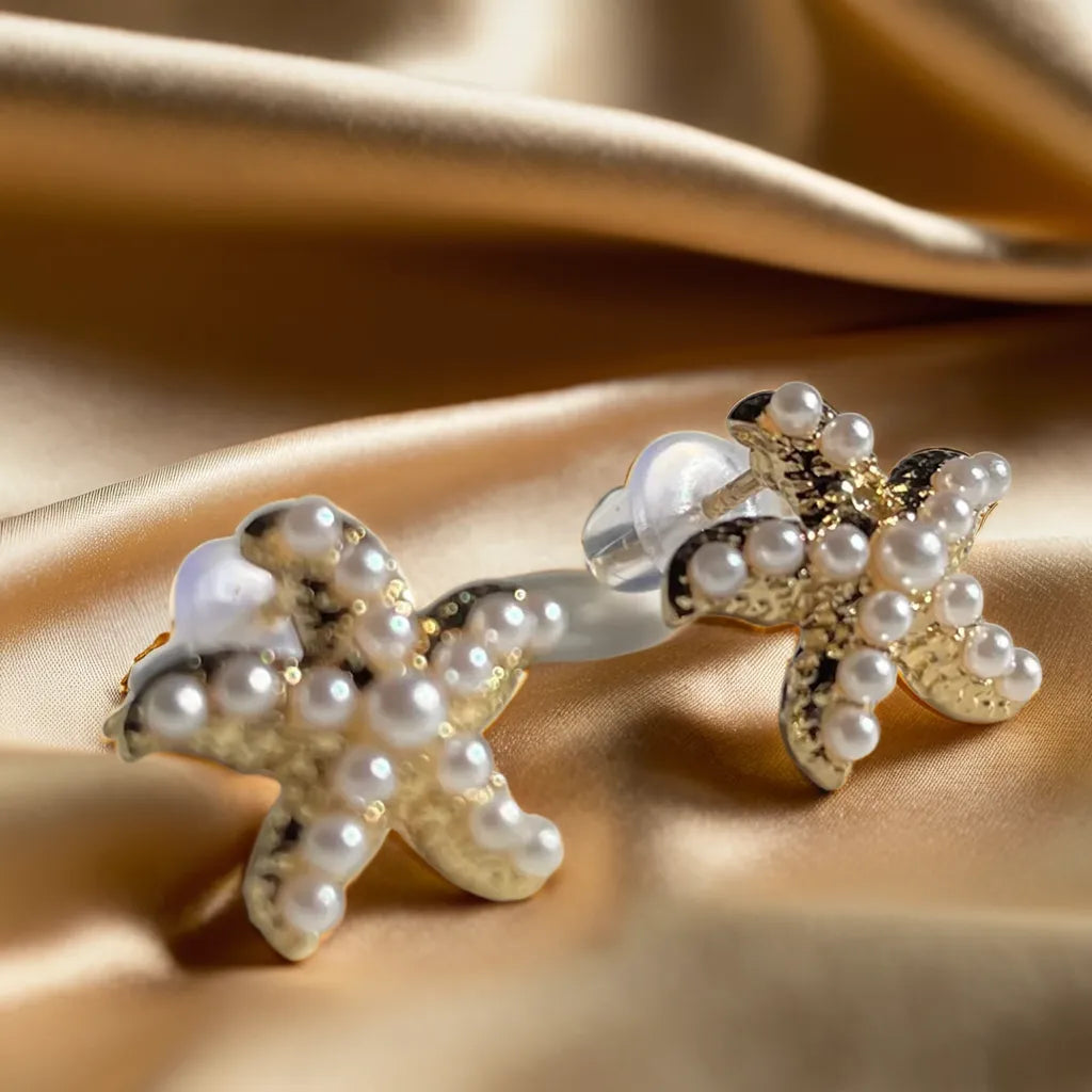 gold earrings women pearl starfish design
18k gold plated starfish earrings with pearls
tiny starfish earrings for woman close up
ocean-inspired pearl gold earrings women