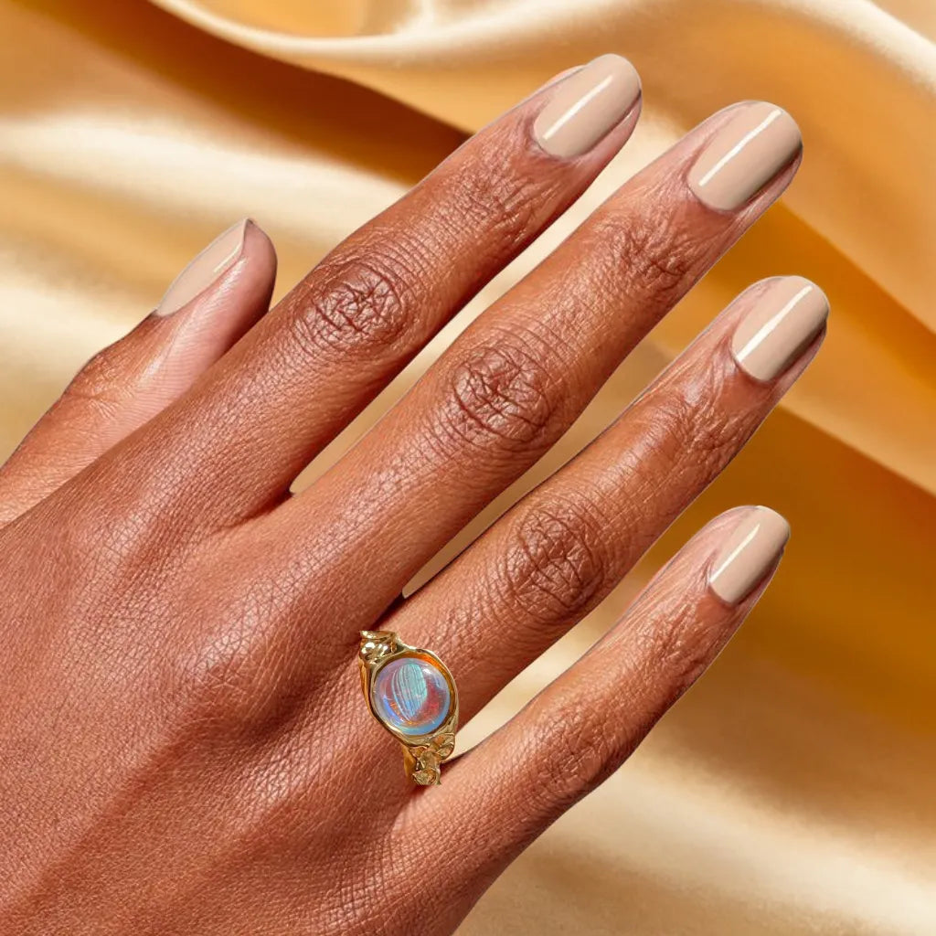 Opale Martelée Élégance – Bague Femme Dorée 18K Ajustable