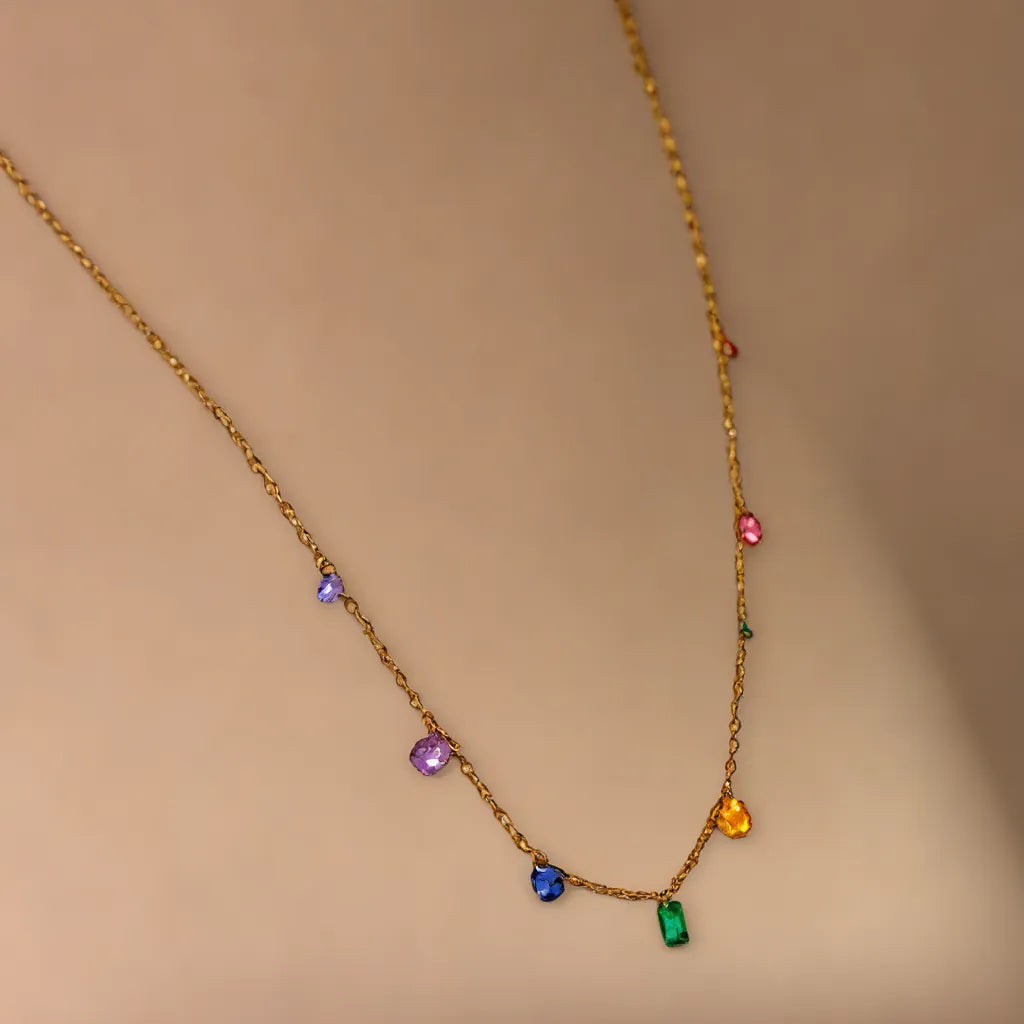 Collier Arc-en-Ciel Élégant – Rainbow Crystal Necklace
Dazzling 18K gold-plated rainbow crystal necklace. Lightweight, radiant, and inspired by Parisian sunsets. A colorful French-inspired treasure.