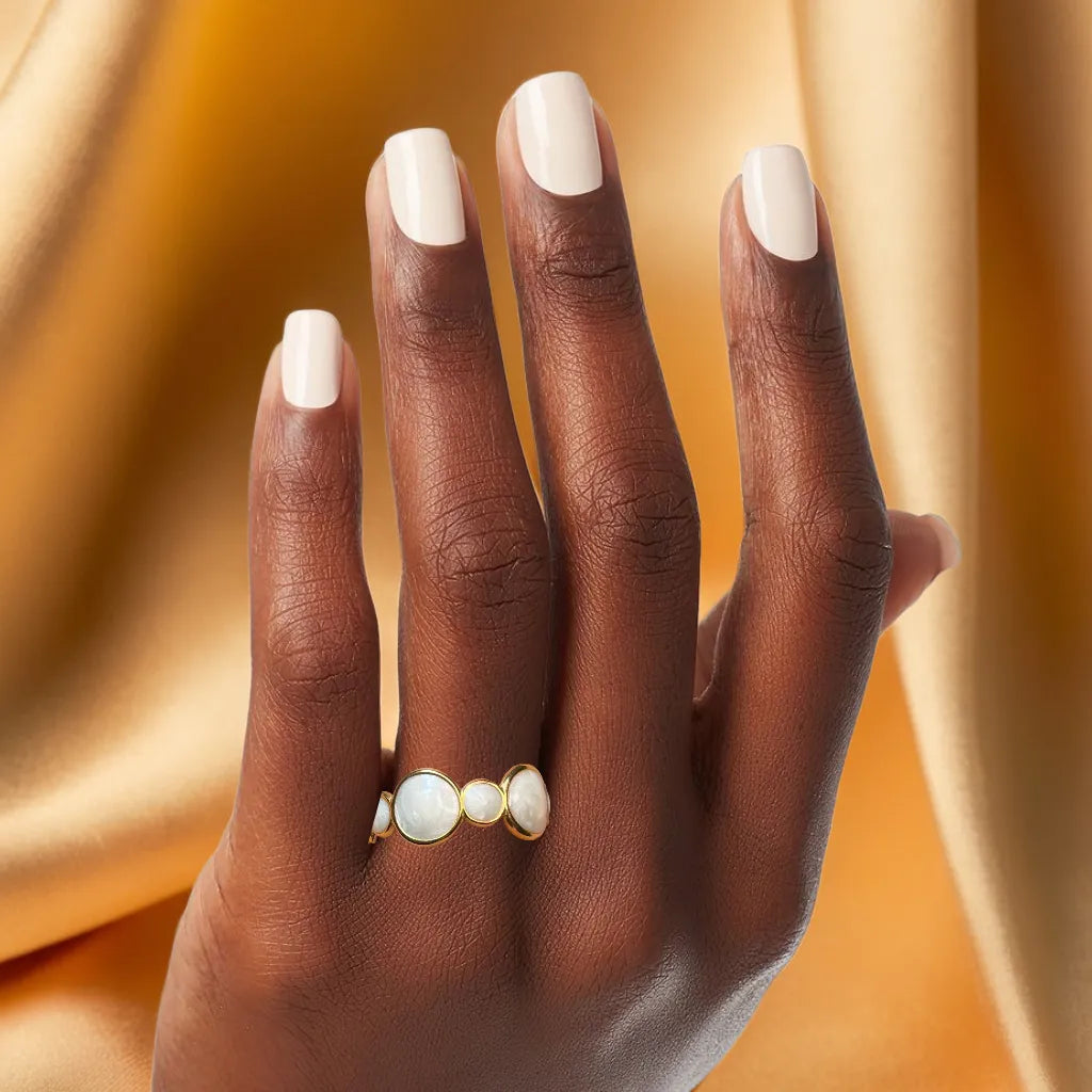 “Bague Cercles Émaillés – women’s gold plated ring, front view”
“Adjustable 18k gold plated ring with glazed circles – side profile”
“Gold plated ring for women with circular design – flat lay”
“Modern glazed circles ring in 18k gold plating – worn on hand”