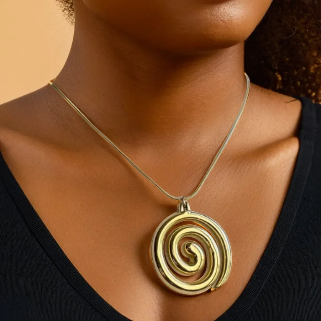 Collier Charme Spirale – Spiral Pendant Necklace | Radiance Noire
Discover the elegance of the Collier Charme Spirale, an 18k gold-plated necklace featuring a minimalist spiral charm. A timeless accessory symbolizing grace and growth.
Gold spiral pendant necklace
Collier spirale plaqué or pour femme
Minimalist spiral charm necklace
Elegant gold necklace with adjustable chain