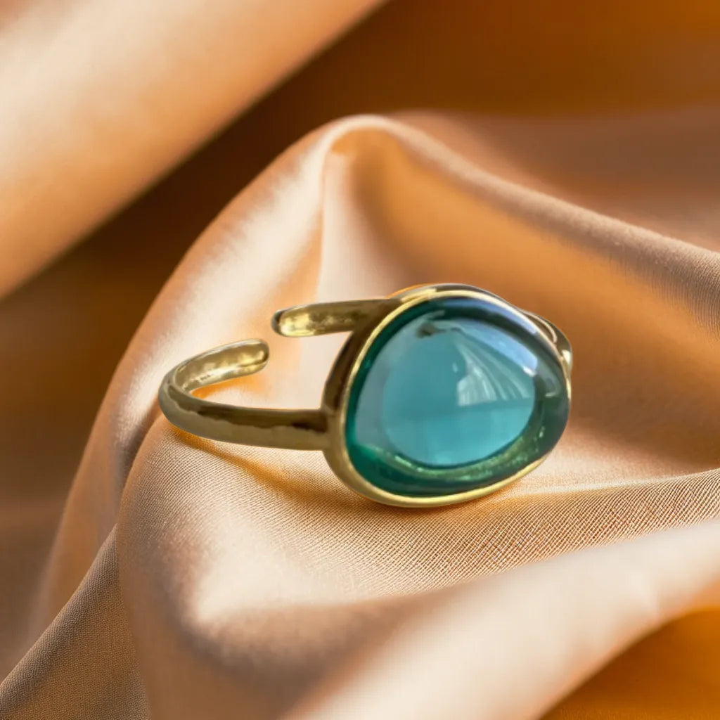 Woman Gold Ring – Bague Azur Mystique | Blue Translucent Design
Capture summer elegance with this woman gold ring featuring a dreamy blue translucent detail and 18K gold plating. Refined, romantic, and adjustable.
Woman gold ring with blue translucent center – close-up view
Gold plated ring for woman – dreamy blue and gold combination
Elegant gold ring with blue resin – Parisian jewelry flat lay
Bague Azur Mystique – romantic gold ring on hand with soft lighting