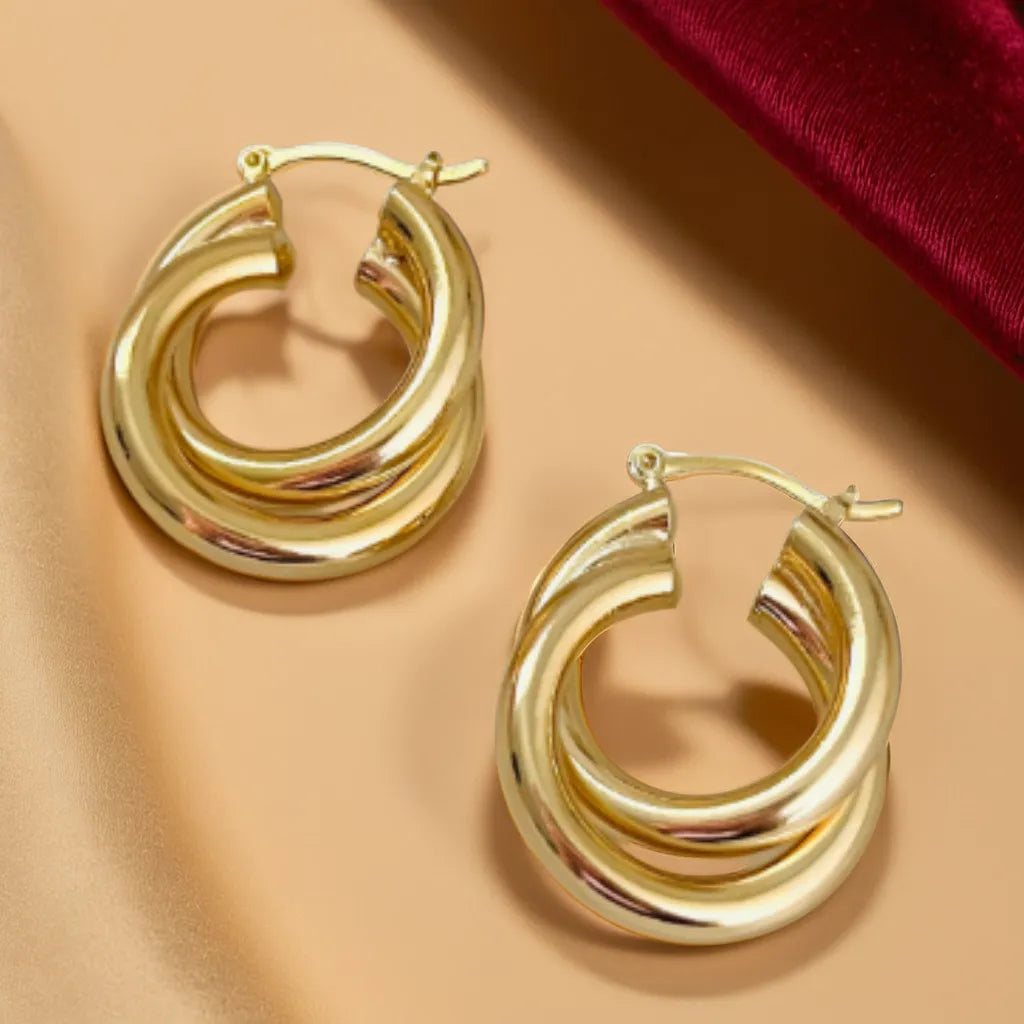 Anneaux Les Jumelles – Gold Earrings for Women | Twisted Hoop Design
Discover timeless elegance with Anneaux Les Jumelles—double twisted gold earrings for women. Chic, lightweight, and perfect for day to night. Shop now.
Double twisted gold earrings for women (28.5x10mm) with soft lighting
Close-up of intertwined gold hoops on a neutral background
Model wearing gold twisted hoop earrings styled with a classic trench coat