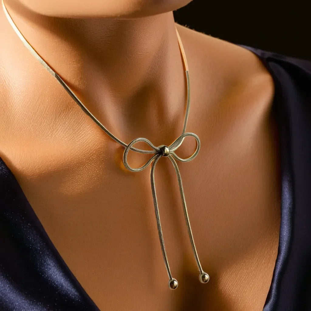 Gold spiral pendant necklace
Collier spirale plaqué or pour femme
Minimalist spiral charm necklace
Elegant gold necklace with adjustable chain