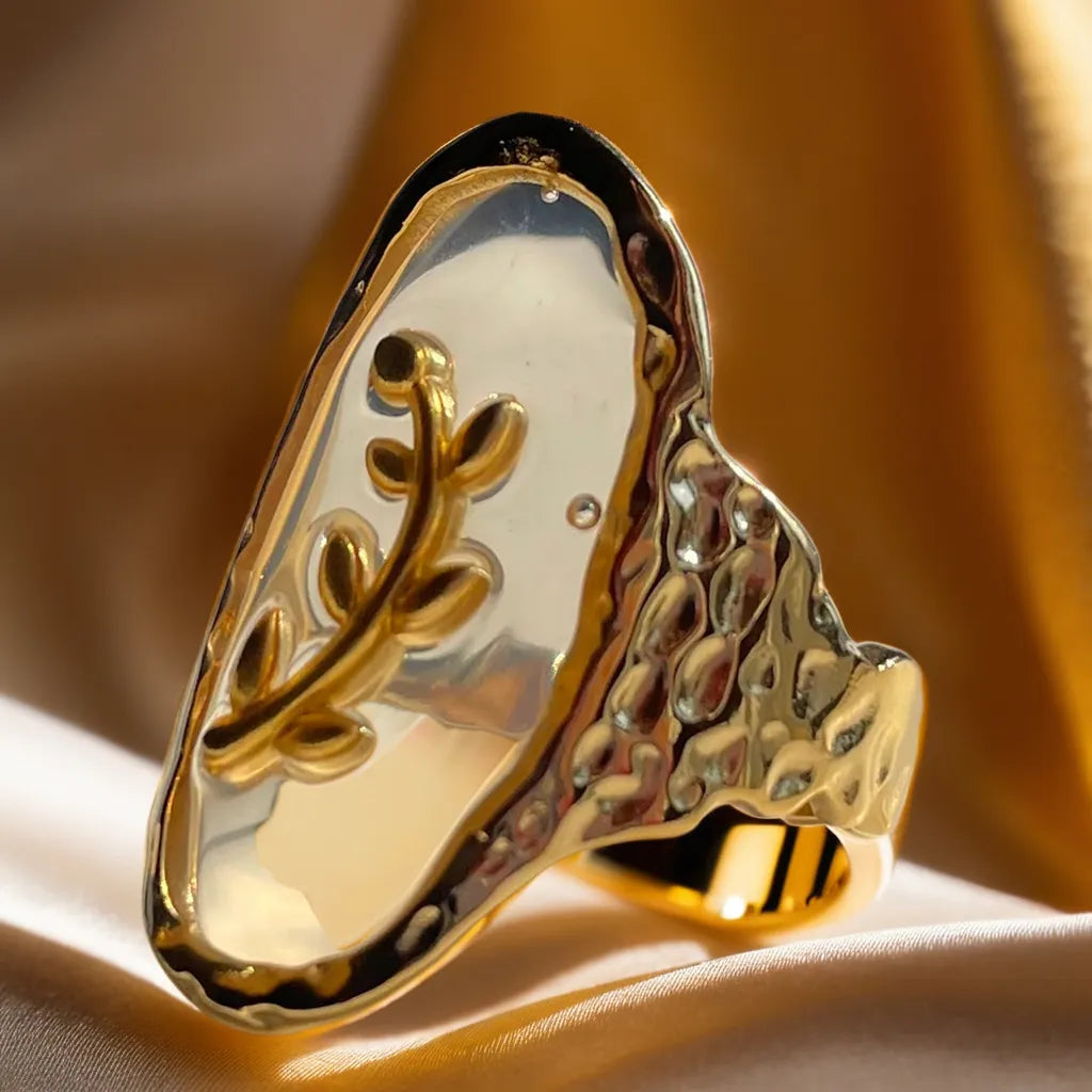 transparent leaf branch gold ring
adjustable gold nature ring for women
18k gold plated leaf ring close up
minimalist clear and gold ring