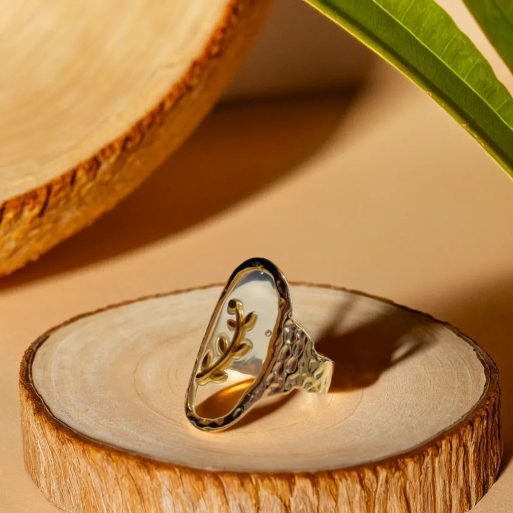 Transparent Leaf Woman Gold Ring | Anneau Feuille Cristalline
Nature-inspired gold plated ring with transparent leaf design. Adjustable fit. A delicate and modern woman gold ring for effortless elegance.
Woman gold ring with transparent leaf design – top view
Gold plated ring for woman – close-up of leaf motif
Adjustable gold leaf ring with translucent details – side profile
Nature-inspired woman ring – Anneau Feuille Cristalline styled on hand