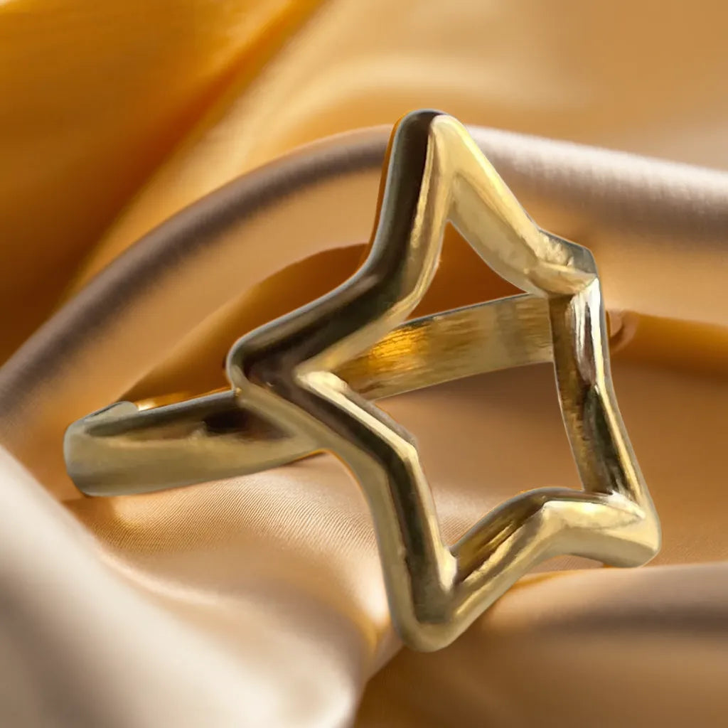  adjustable gold star ring for woman
woman gold ring with star design
18k gold plated star ring close up
minimalist celestial gold ring for women