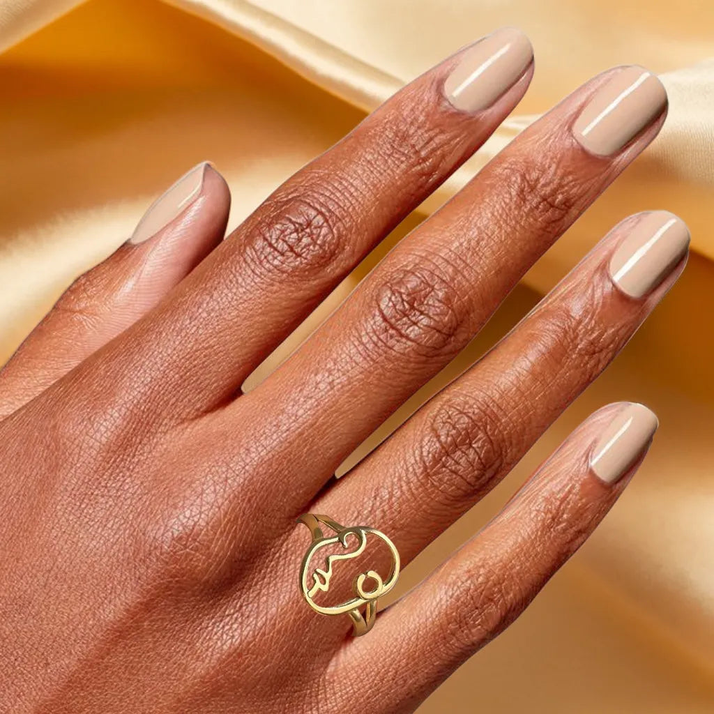 minimalist face gold ring
adjustable abstract ring for women
18k gold plated silhouette ring
artistic modern gold ring close u