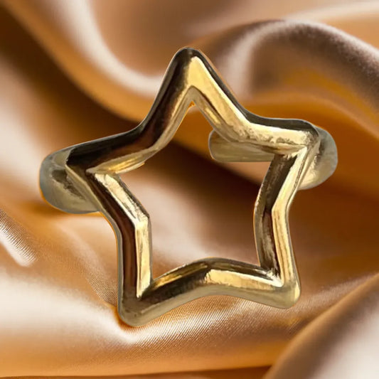 adjustable gold star ring for woman
woman gold ring with star design
18k gold plated star ring close up
minimalist celestial gold ring for women