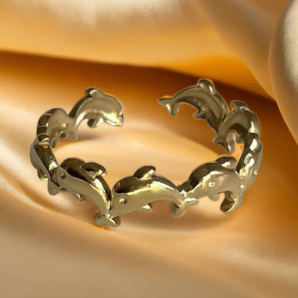 “Dolphin Gold Ring – 18k gold plated adjustable ring for women”
“Mini dolphin ring – gold plated ocean-inspired jewelry”
“Women’s gold ring – dolphin design close-up”
“Adjustable gold plated ring for women – marine style jewelry”