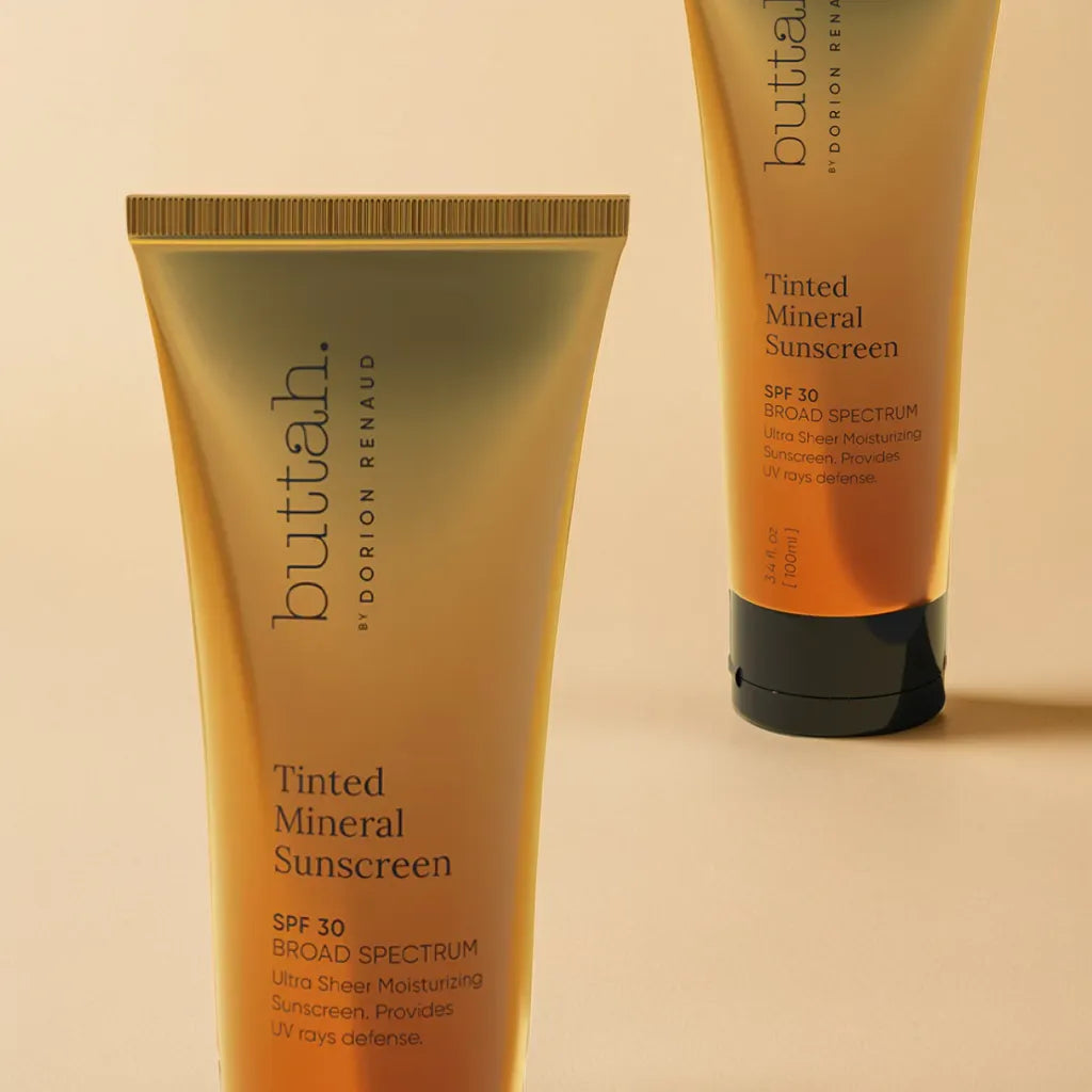 Invisible tinted sunscreen swatch on dark skin

SPF bottle with pump cap on neutral background

Sunscreen application on melanin-rich complexion

Matte finish skin after SPF application