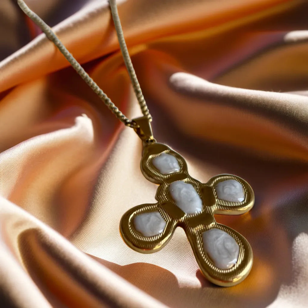 women gold necklace – minimalist wave pendant

18k gold plated necklace for women – adjustable chain

gold necklace for woman – elegant ocean-inspired design