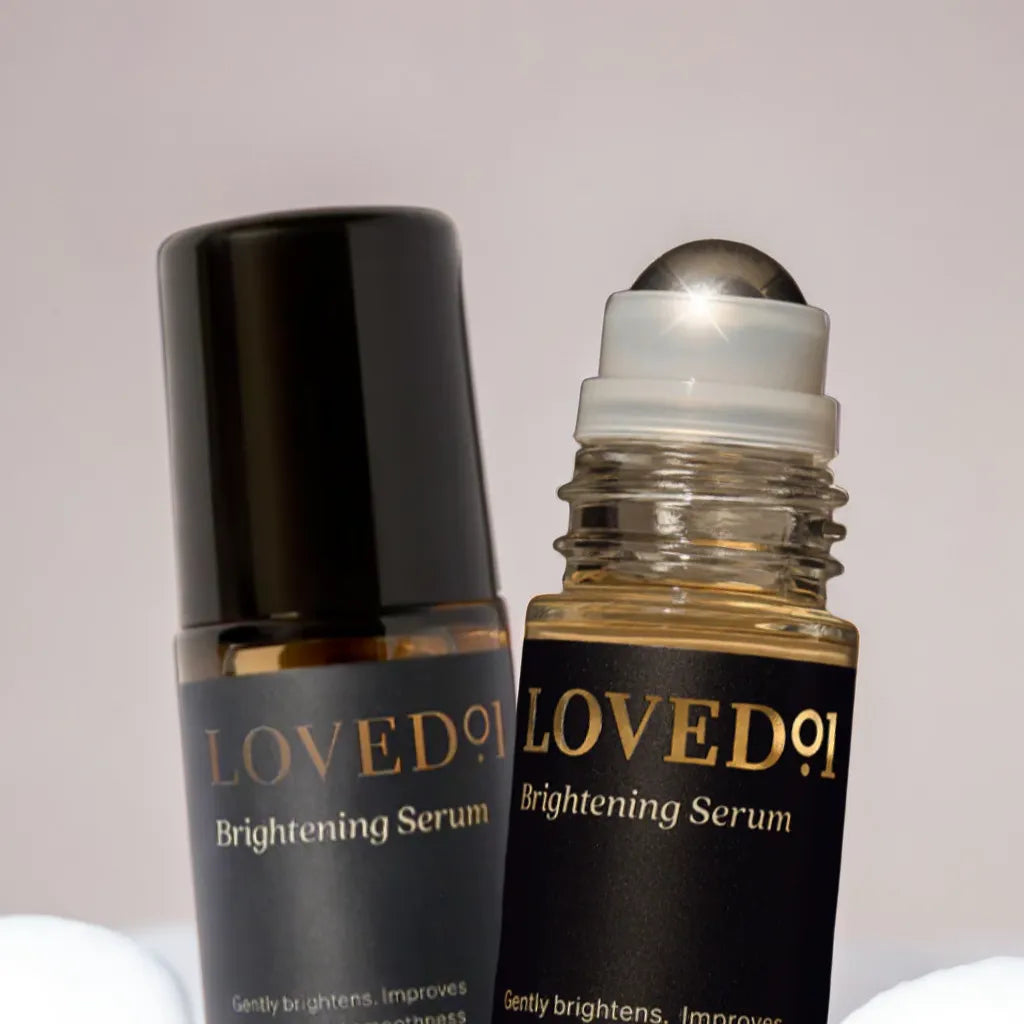 Brightening serum rollerball applicator – skincare for sensitive skin
Serum texture close-up – lightweight, non-greasy formula
Before and after use – brighter, even-toned skin results
Flat lay of serum ingredients – mandelic acid, niacinamide, azelaic acid