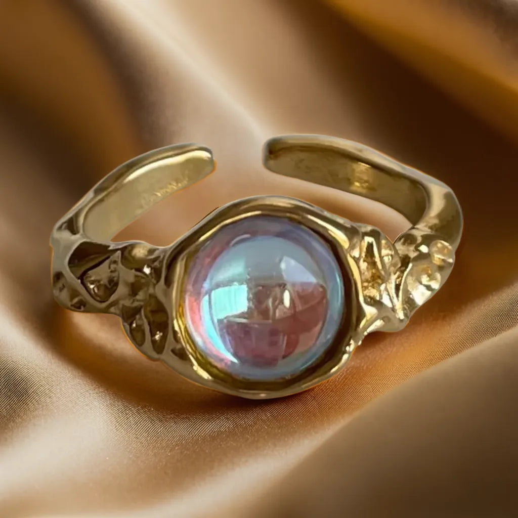 Opale Martelée Élégance – Bague Femme Dorée 18K Ajustable