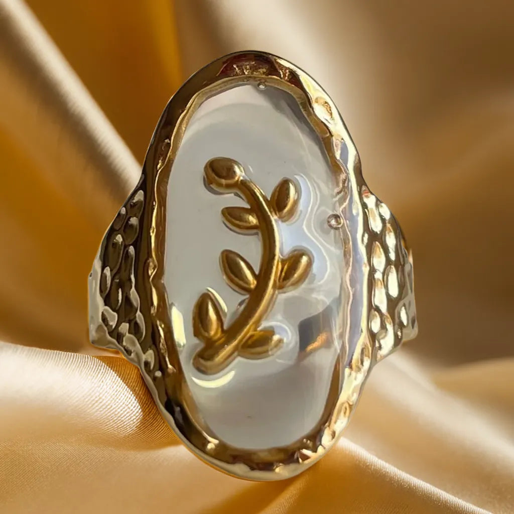 transparent leaf branch gold ring
adjustable gold nature ring for women
18k gold plated leaf ring close up
minimalist clear and gold ring