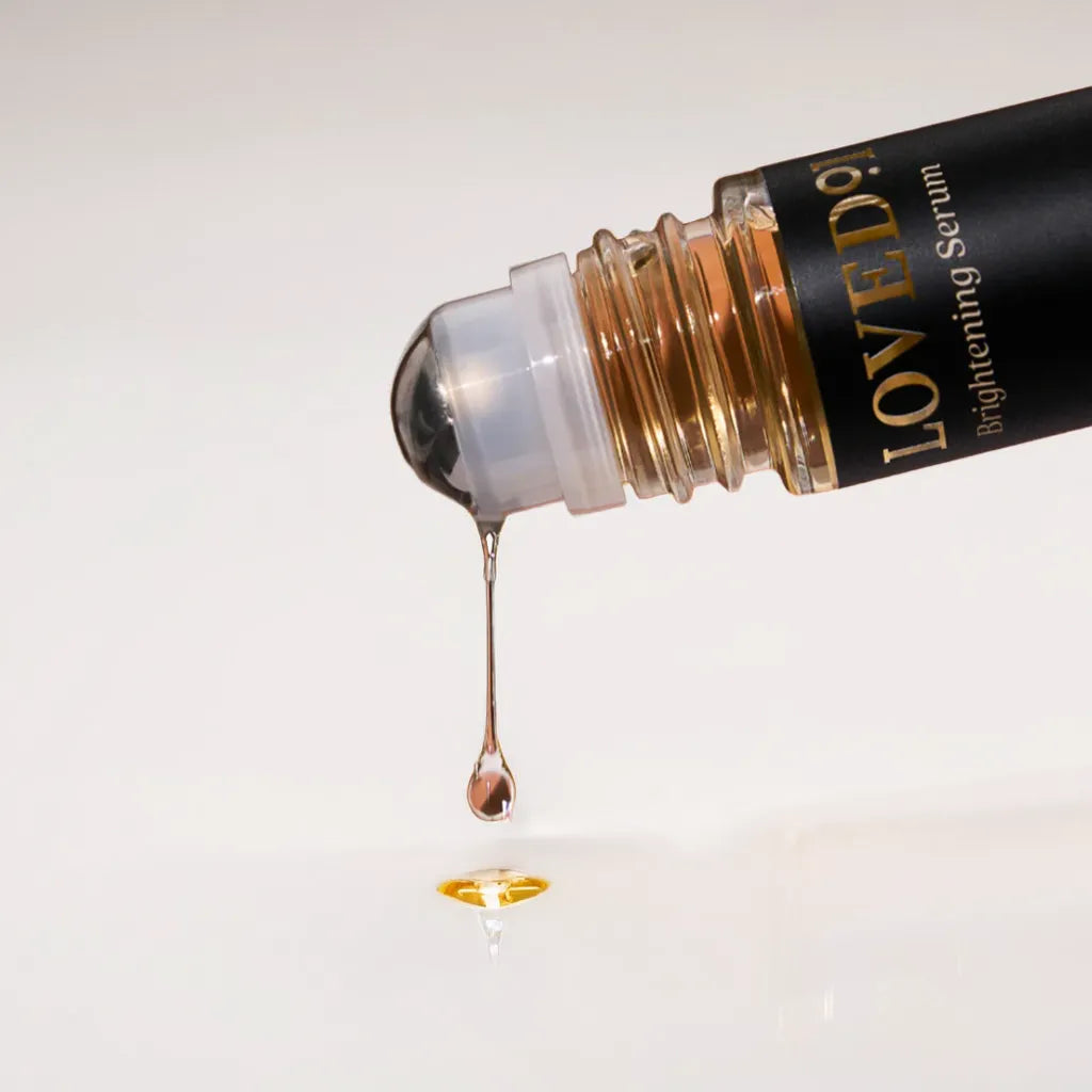 Brightening serum rollerball applicator – skincare for sensitive skin
Serum texture close-up – lightweight, non-greasy formula
Before and after use – brighter, even-toned skin results
Flat lay of serum ingredients – mandelic acid, niacinamide, azelaic acid