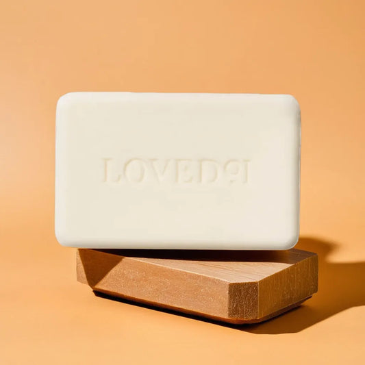Cleansing bar with rich lather – face and body soap for all skin types
Natural soap bar with packaging – cedar citrus scented
Plant-based skincare ingredients – shea butter, jojoba oil, green tea
Hand holding cleansing bar – moisturizing bar soap for sensitive skin