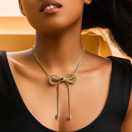 Gold spiral pendant necklace
Collier spirale plaqué or pour femme
Minimalist spiral charm necklace
Elegant gold necklace with adjustable chain