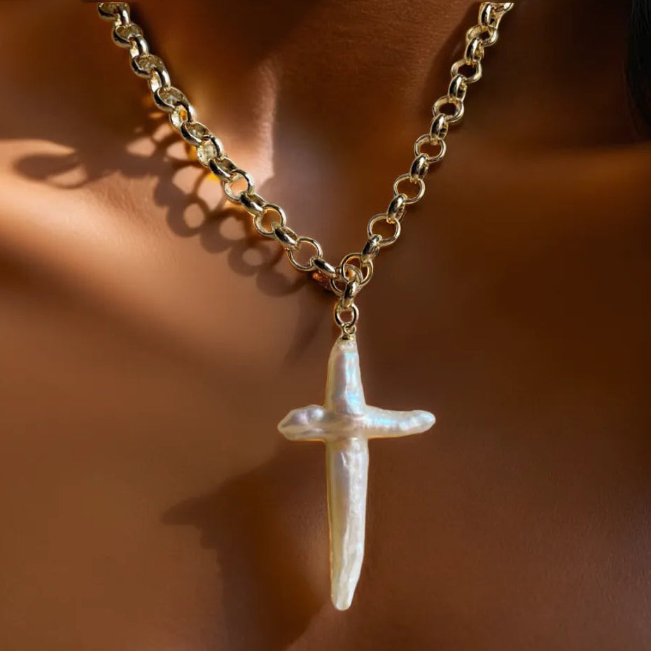 freshwater pearl cross necklace – women gold necklace close-up

18k gold plated pearl cross necklace – adjustable chain

natural pearl cross pendant – unique handmade necklace

women gold necklace – freshwater pearl cross detail