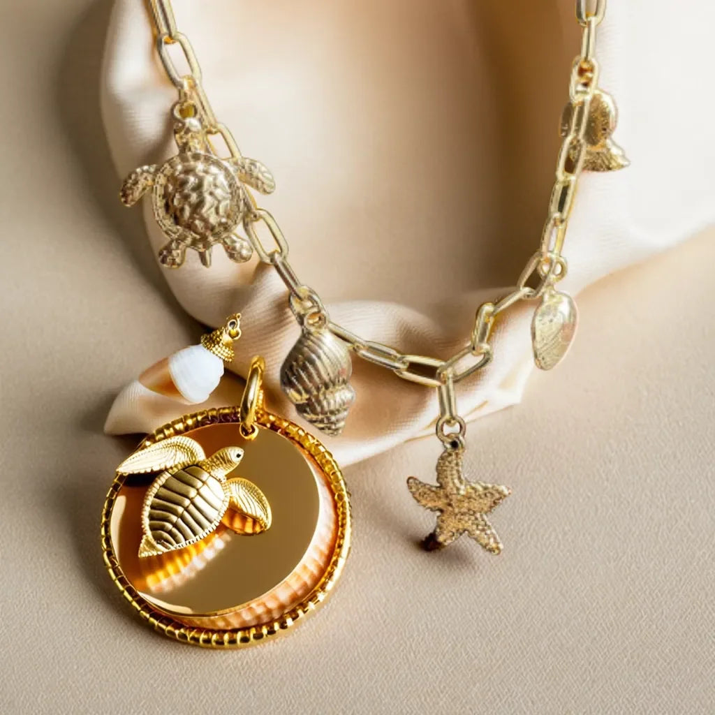 Collier Charme Océanique – Gold Ocean Necklace | Radiance Noire

Elevate your style with this 18k gold-plated ocean charm necklace. Featuring seashell and coastal accents, it’s a refined, beach-inspired statement for women who love the sea.

Gold ocean charm necklace
Collier coquillage femme plaqué or
Beach-inspired necklace for women
Ocean-themed gold jewelry piece