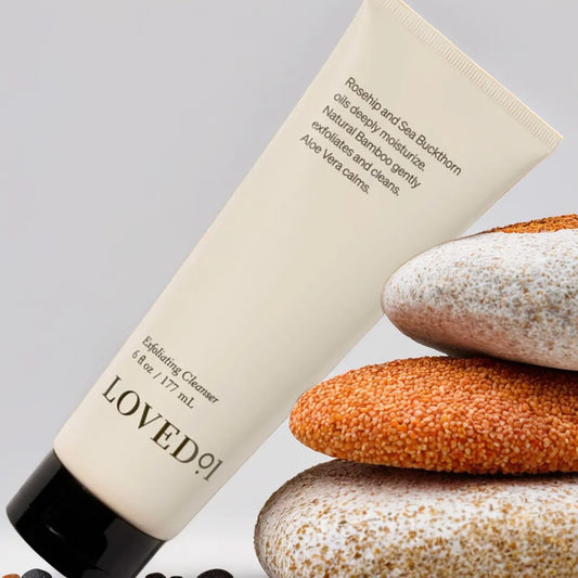 Exfoliating cleanser with bamboo and mandelic acid in open bottle

Creamy textured exfoliator on palm – brightening body polish

Product flat lay with bamboo, rosehip oil, and sea buckthorn

Close-up of lathering exfoliating cleanser on wet skin