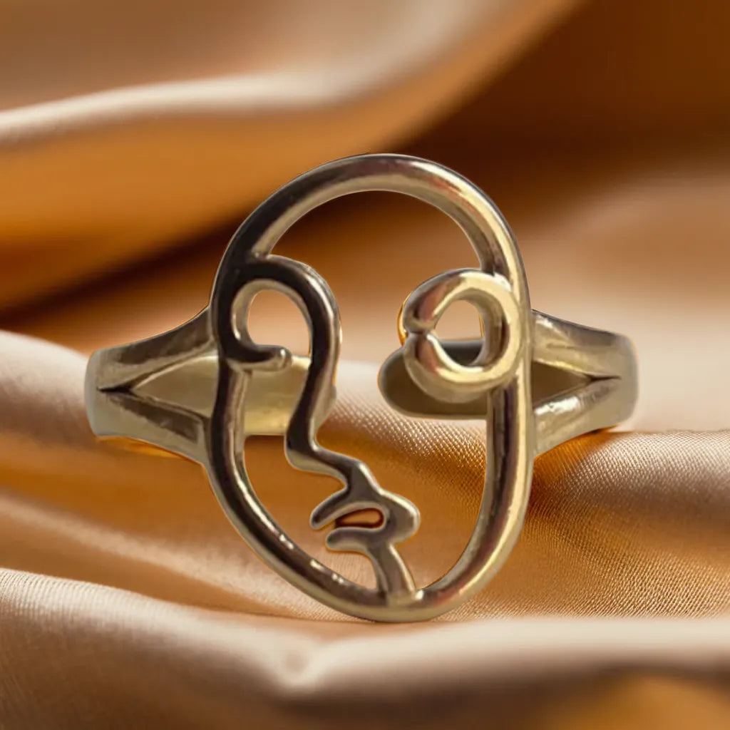 minimalist face gold ring
adjustable abstract ring for women
18k gold plated silhouette ring
artistic modern gold ring close u
