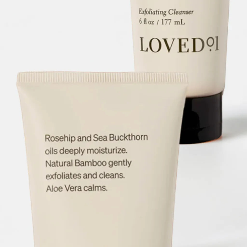 Exfoliating cleanser with bamboo and mandelic acid in open bottle

Creamy textured exfoliator on palm – brightening body polish

Product flat lay with bamboo, rosehip oil, and sea buckthorn

Close-up of lathering exfoliating cleanser on wet skin